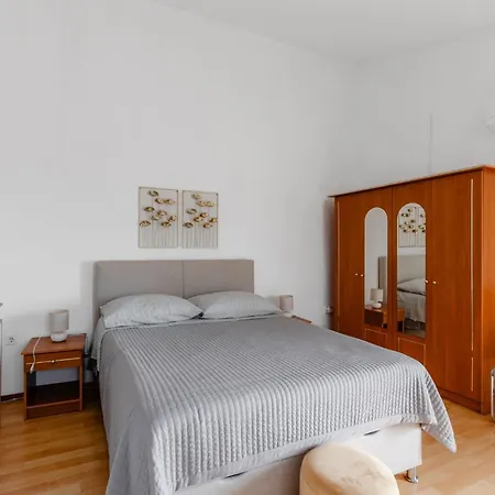 Apartment Papic Vrsi