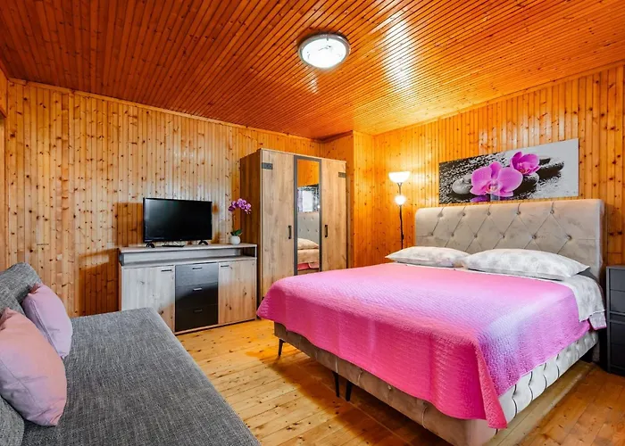 アパート Papic ヴーシ